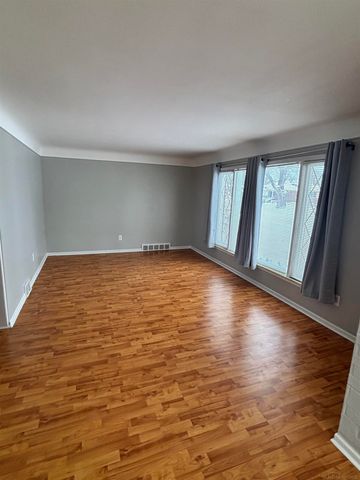 21128 Erben Street, Saint Clair Shores, MI 48081