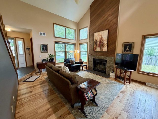 2809 Maple View Drive, Madison, WI 53719