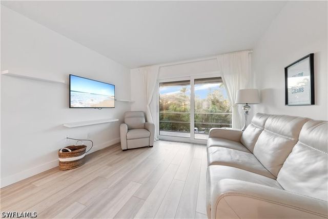 72 7th ST S 310, Naples, FL 34102