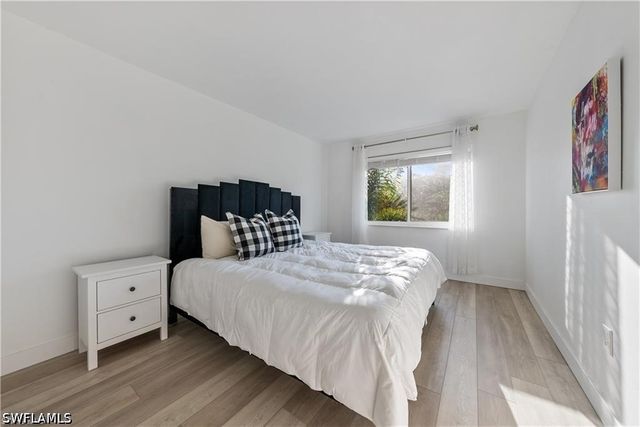 72 7th ST S 310, Naples, FL 34102