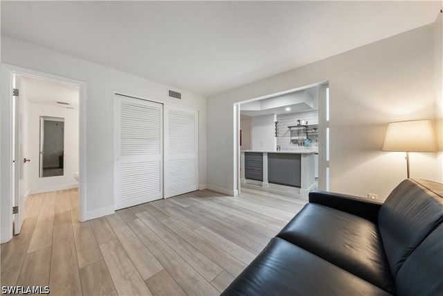 72 7th ST S 310, Naples, FL 34102