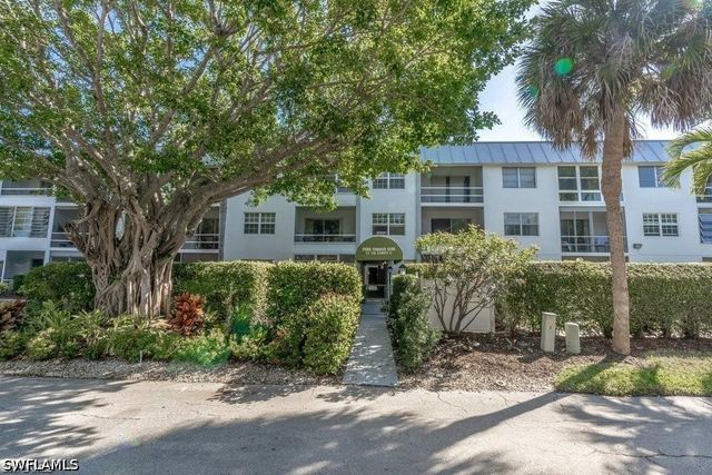 72 7th ST S 310, Naples, FL 34102