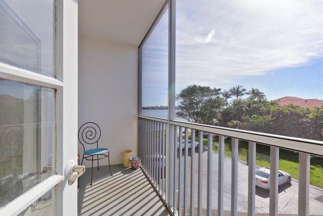 1516 S Lakeside Drive 318, Lake Worth Beach, FL 33460