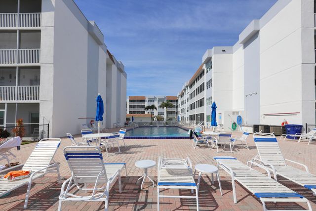 1516 S Lakeside Drive 318, Lake Worth Beach, FL 33460