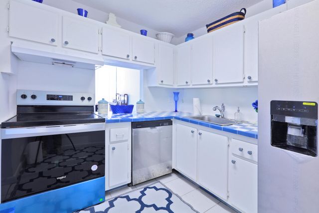 1516 S Lakeside Drive 318, Lake Worth Beach, FL 33460