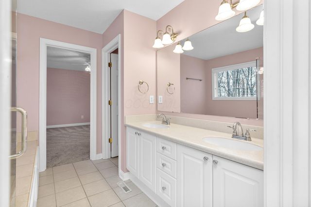 2375 Cross Creek Court, Lewis Center, OH 43035