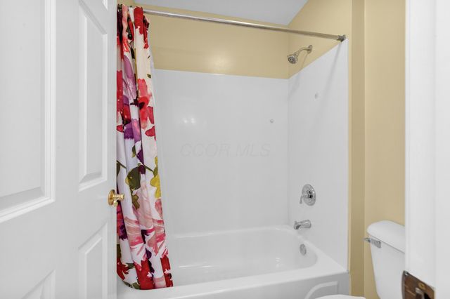 2375 Cross Creek Court, Lewis Center, OH 43035