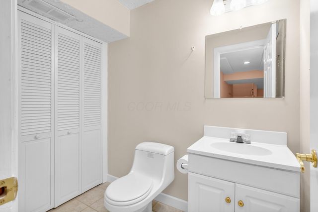 2375 Cross Creek Court, Lewis Center, OH 43035