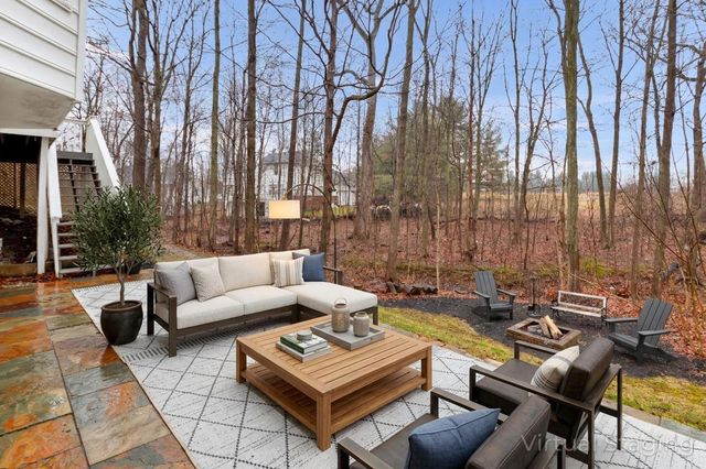 2375 Cross Creek Court, Lewis Center, OH 43035