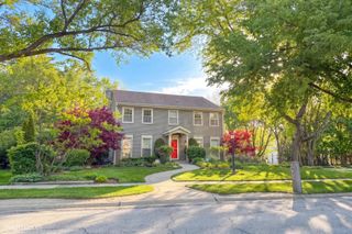 2440 The Strand, Northbrook, IL 60062
