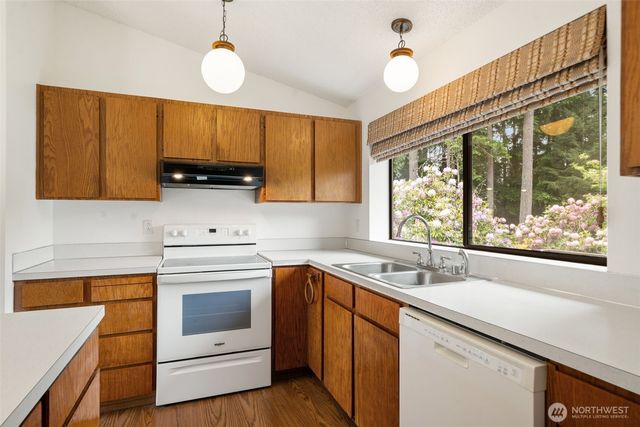 10090 Ogle Road NE, Poulsbo, WA 98370