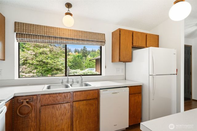 10090 Ogle Road NE, Poulsbo, WA 98370