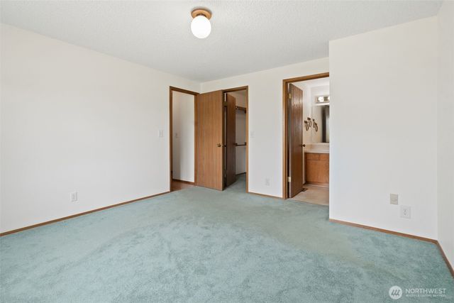 10090 Ogle Road NE, Poulsbo, WA 98370