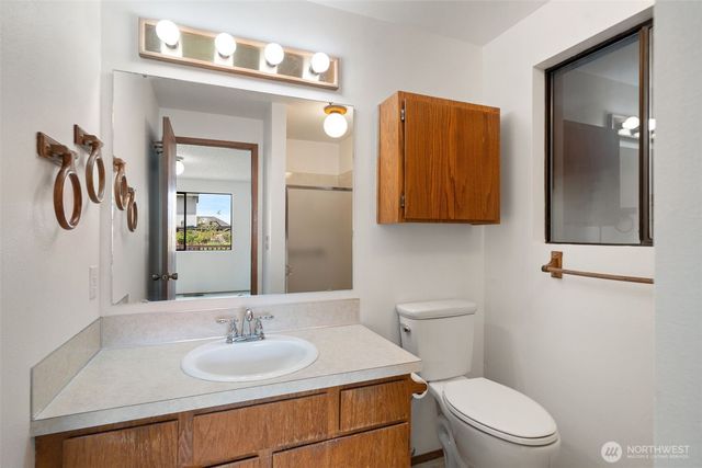 10090 Ogle Road NE, Poulsbo, WA 98370