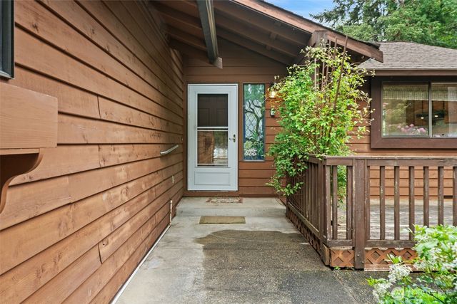 10090 Ogle Road NE, Poulsbo, WA 98370