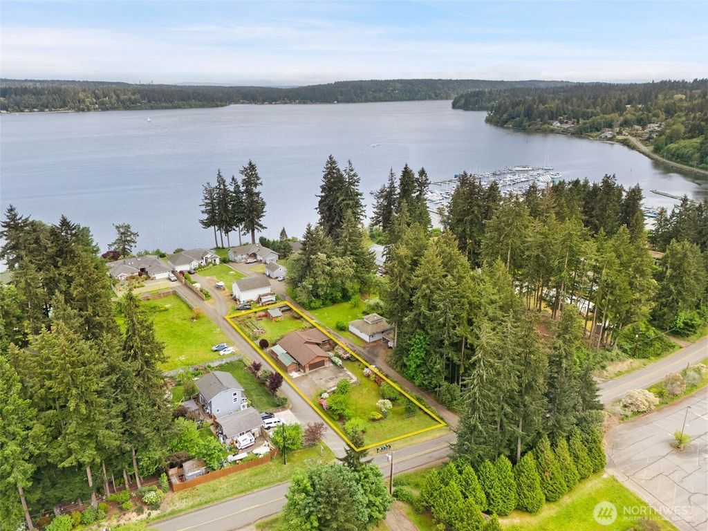 10090 Ogle Road NE, Poulsbo, WA 98370