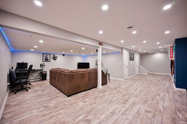 6509 Newburgh Road, Evansville, IN 47715