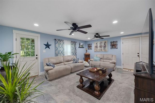 5961 Busiek Road, Farmington, MO 63640