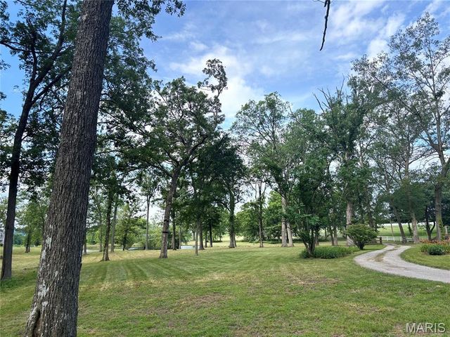 5961 Busiek Road, Farmington, MO 63640