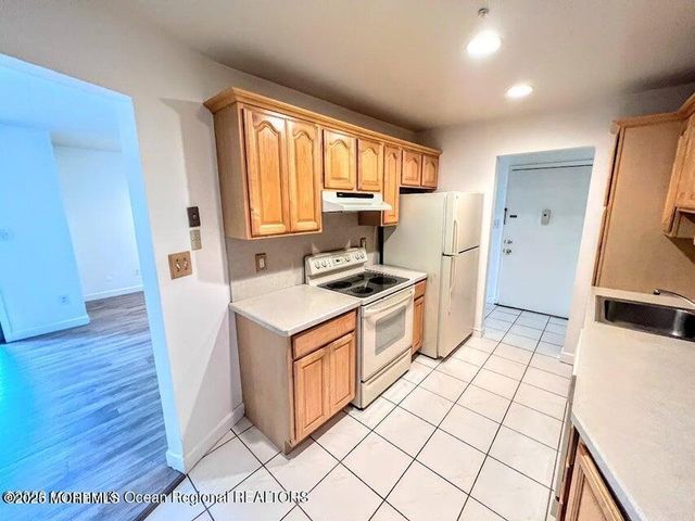 55 Amberly Drive K, Manalapan, NJ 07726