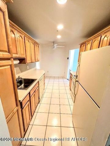 55 Amberly Drive K, Manalapan, NJ 07726