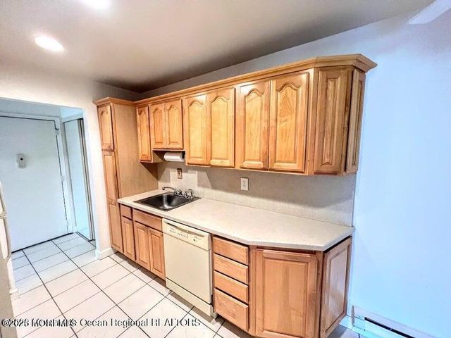 55 Amberly Drive K, Manalapan, NJ 07726