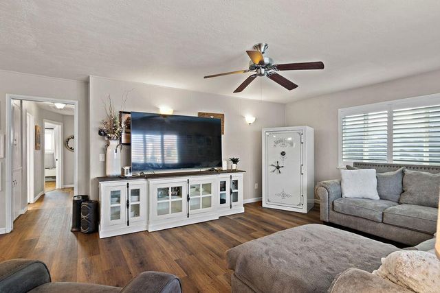 1320 Walnut, Oakdale, CA 95361