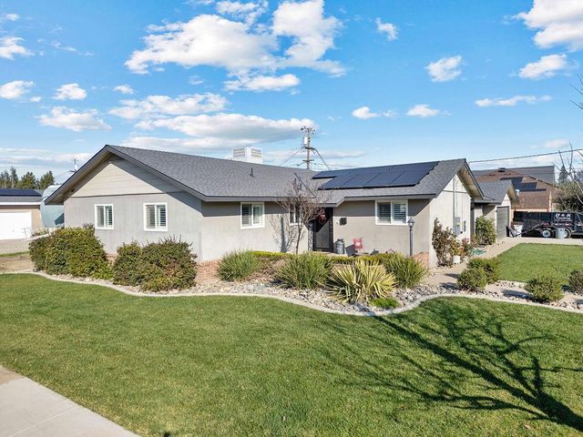 1320 Walnut, Oakdale, CA 95361