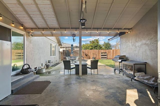 1320 Walnut, Oakdale, CA 95361