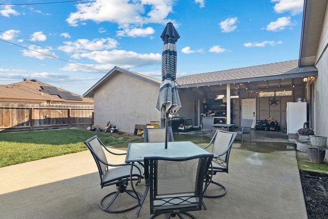 1320 Walnut, Oakdale, CA 95361