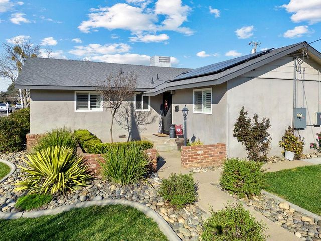 1320 Walnut, Oakdale, CA 95361