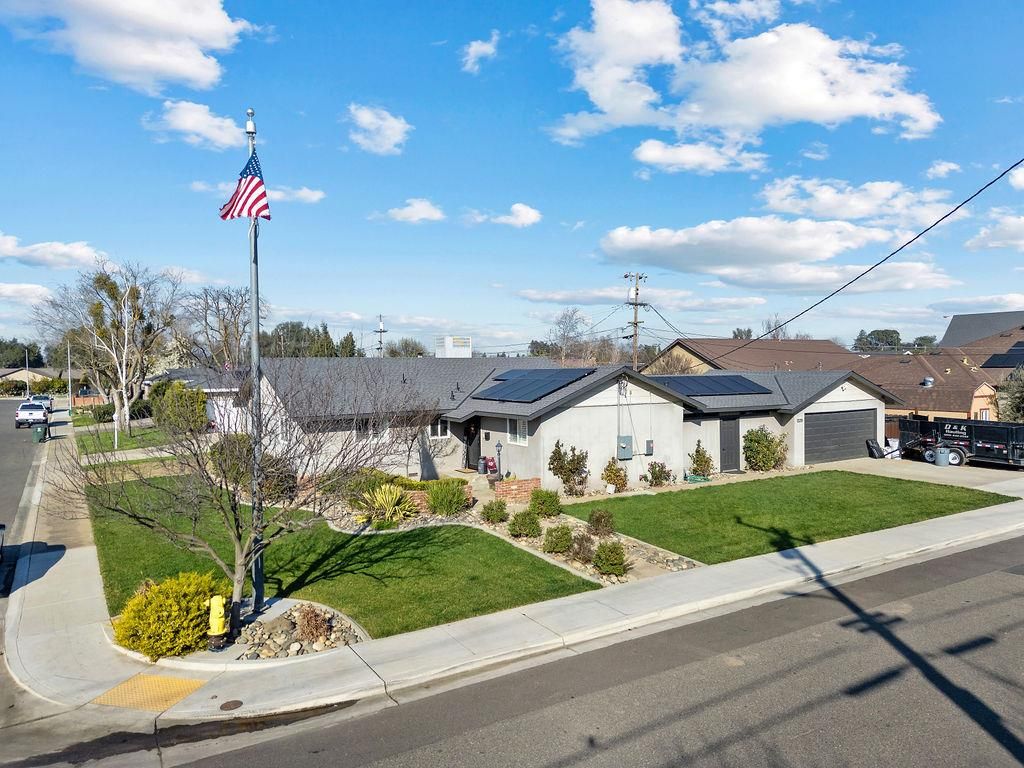 1320 Walnut, Oakdale, CA 95361