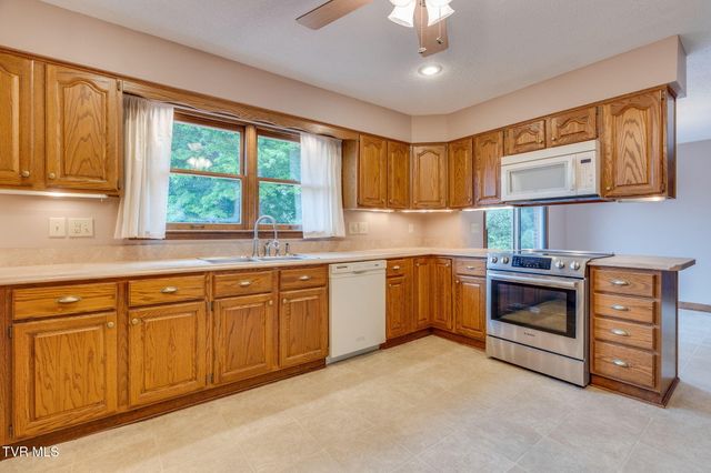 3307 Victoria Court, Johnson City, TN 37604