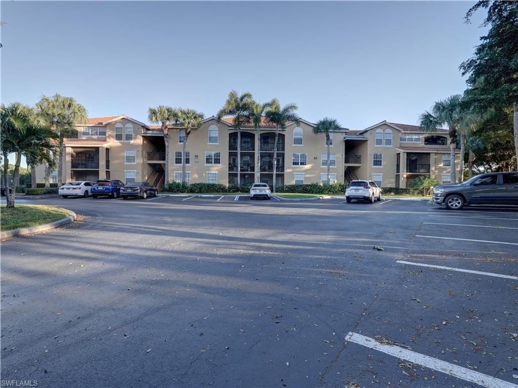 8635 River Homes Ln Apt 107, Bonita Springs, FL 34135