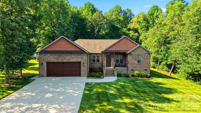 2630 36th Avenue NE, Hickory, NC 28601