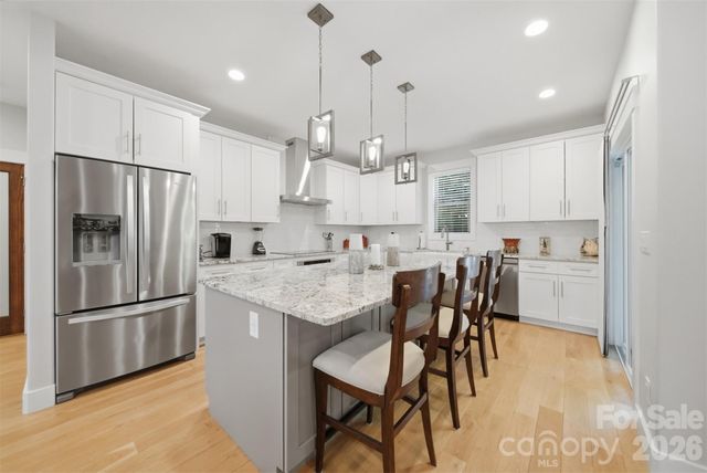 2630 36th Avenue NE, Hickory, NC 28601