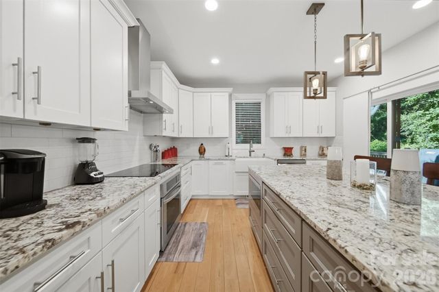 2630 36th Avenue NE, Hickory, NC 28601