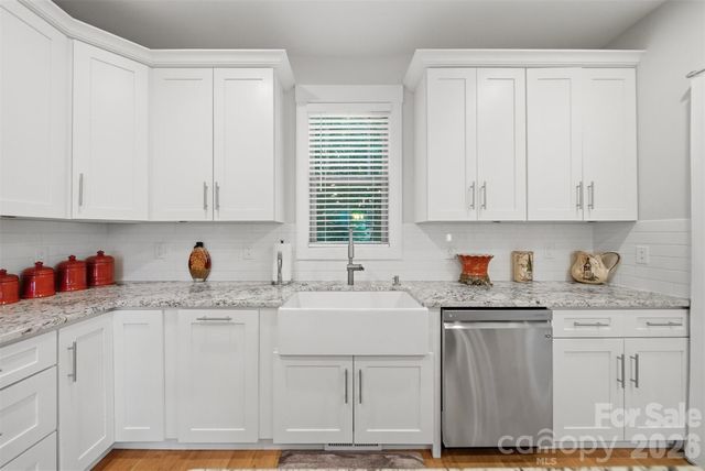 2630 36th Avenue NE, Hickory, NC 28601