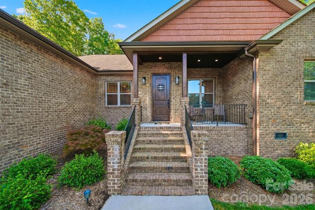 2630 36th Avenue NE, Hickory, NC 28601