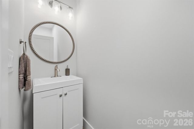 2630 36th Avenue NE, Hickory, NC 28601