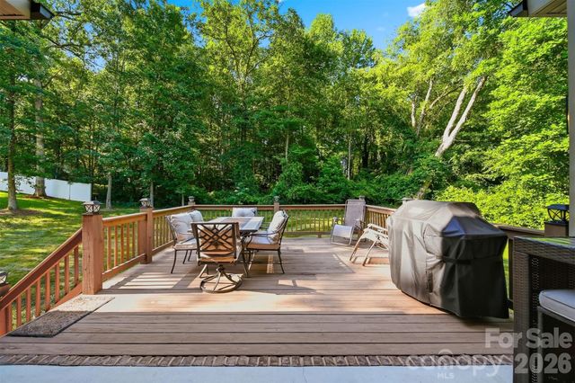 2630 36th Avenue NE, Hickory, NC 28601