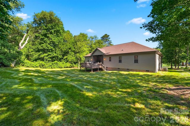 2630 36th Avenue NE, Hickory, NC 28601