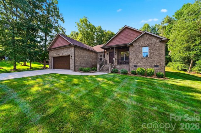 2630 36th Avenue NE, Hickory, NC 28601