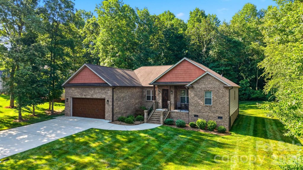 2630 36th Avenue NE, Hickory, NC 28601