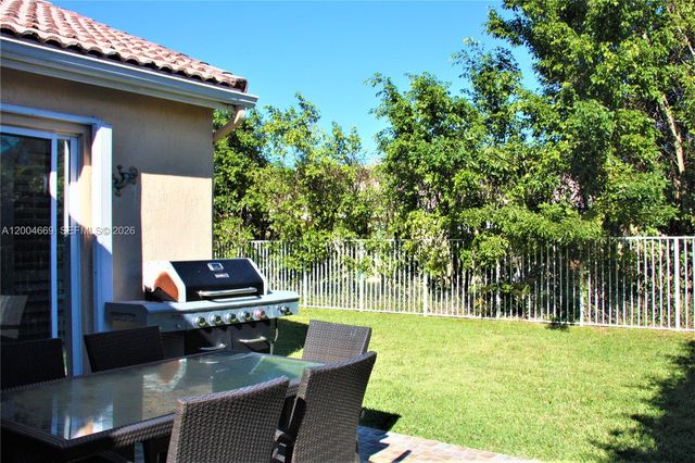 4291 Magnolia Ridge Dr, Weston, FL 33331