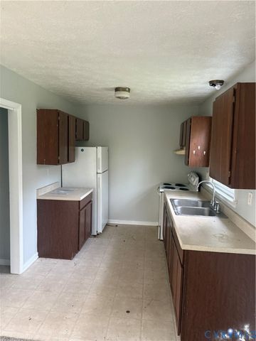 1102 Mount Erin Dr, Richmond, VA 23231