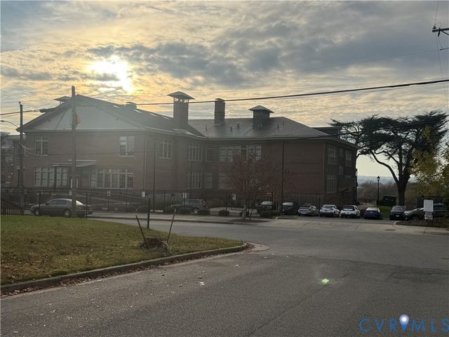 1102 Mount Erin Dr, Richmond, VA 23231