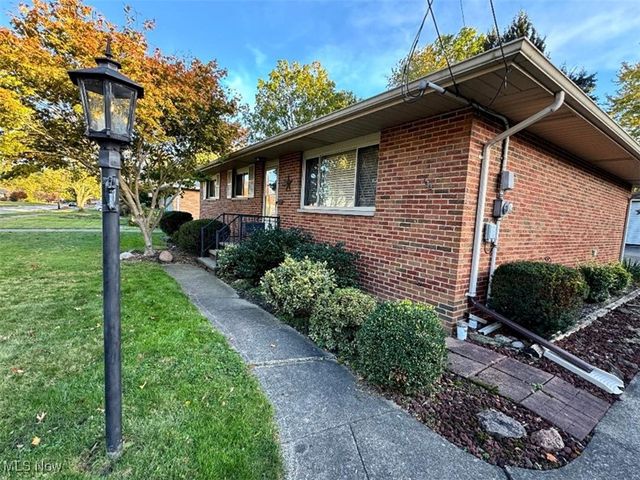 22377 Rivergate Drive, Rocky River, OH 44116