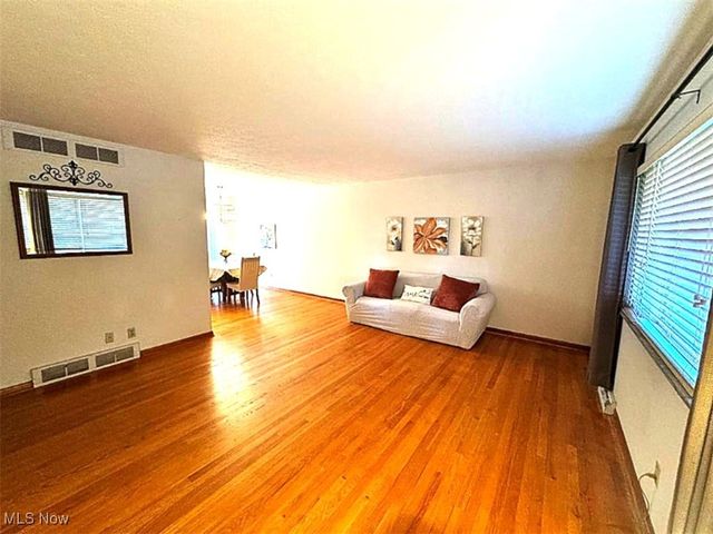 22377 Rivergate Drive, Rocky River, OH 44116