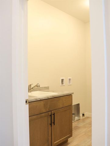 126 SOUTHFIELD COURT, Neenah, WI 54956